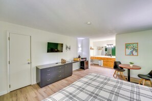 Interior - Cozy Couples Getaway! 1 Mi to Dtwn Eureka Springs (Eureka Springs)