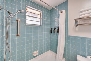 Interior - Cozy Couples Getaway! 1 Mi to Dtwn Eureka Springs (Eureka Springs)