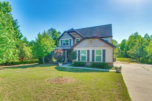 Interior - Quiet & Spacious Family Retreat, 12 Mi to Raleigh (Knightdale)
