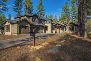 Exterior - Mountain Escape with Access to Exclusive Golf (Sunriver)