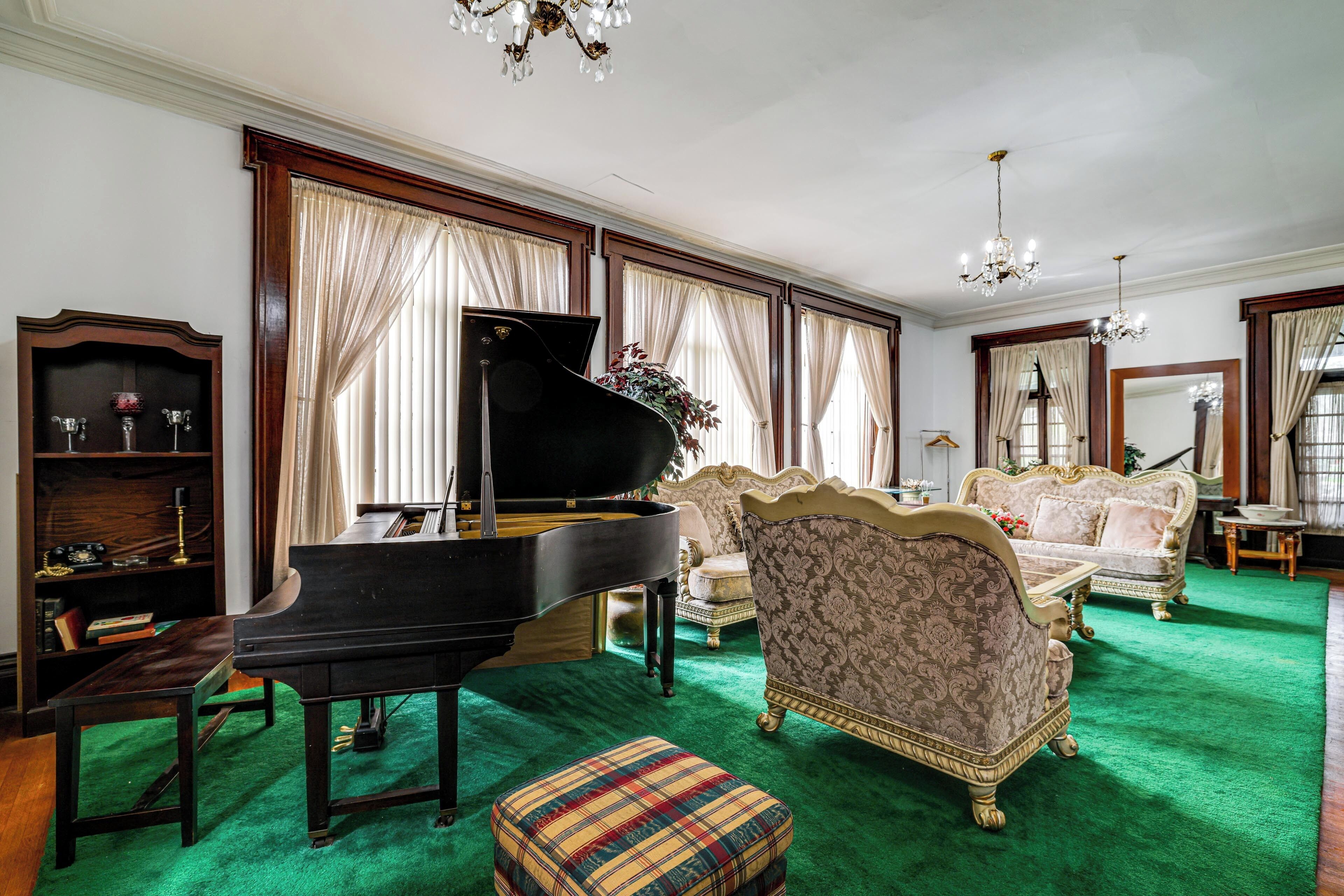 House (6 Bedrooms) | Interior