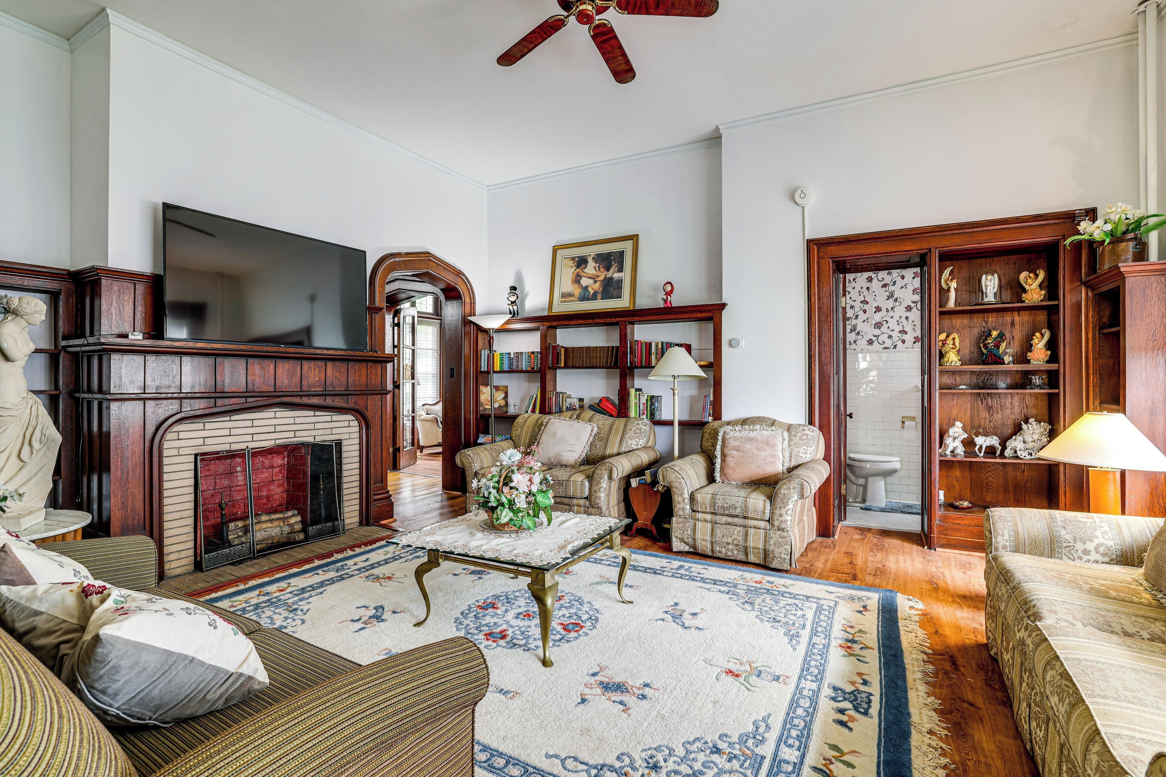 House (6 Bedrooms) | Interior