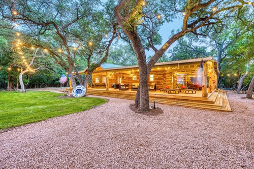 Ultimate Riverfront Retreat! Blanco Family Cabin