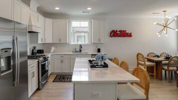 House (4 Bedrooms) | Interior