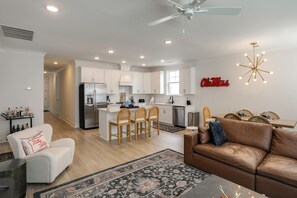 Interior - 2 Mi to Dtwn! Newly Built Oxford Retreat w/ Porch (Oxford)