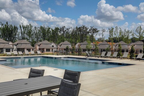 2 Mi to Dtwn! Newly Built Oxford Retreat w/ Porch