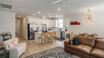 House (4 Bedrooms) | Interior
