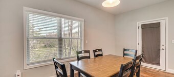 Walk to Cumberland County Playhouse! Modern Home