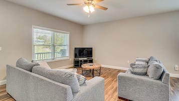 House (3 Bedrooms) | Front of property
