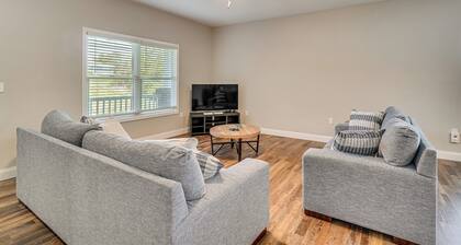 Walk to Cumberland County Playhouse! Modern Home