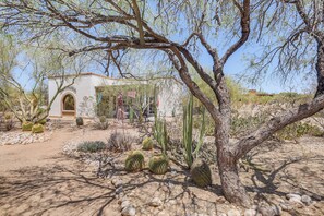 House (5 Bedrooms) | Interior - Main House + Casita: Peaceful Tucson Retreat! (Tucson)