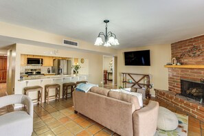House (5 Bedrooms) | Interior - Main House + Casita: Peaceful Tucson Retreat! (Tucson)
