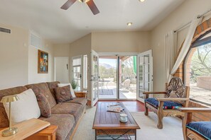 Interior - Main House + Casita: Peaceful Tucson Retreat! (Tucson)