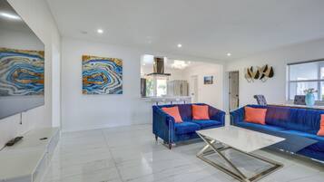 House (5 Bedrooms) | Interior