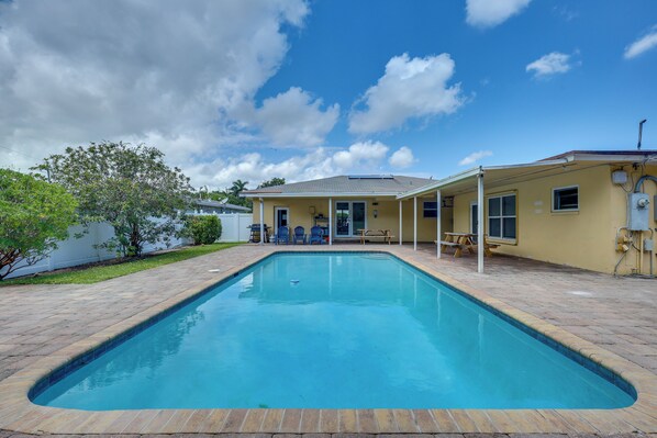 House (5 Bedrooms) | Front of property