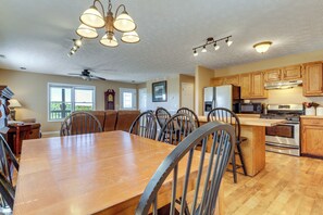 Interior - Mtn View & On-site Trails! Rural Bybee Retreat (Bybee)