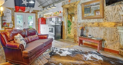 Walk to Granbury Square & Beach! 'texas Cottage'