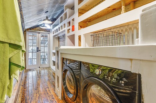Walk to Granbury Square & Beach! 'texas Cottage'