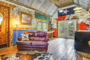 Interior - Walk to Granbury Square & Beach! 'texas Cottage' (Granbury)