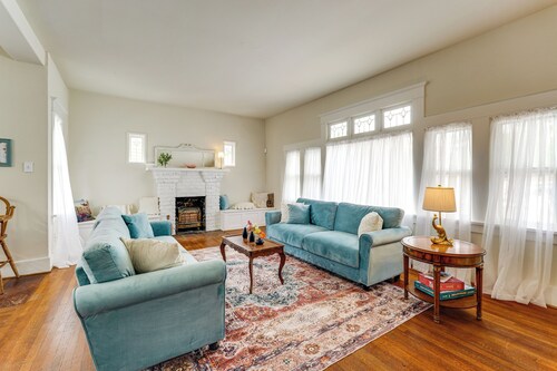 Steps to Main St! Restored Sonora Bungalow w/ Yard