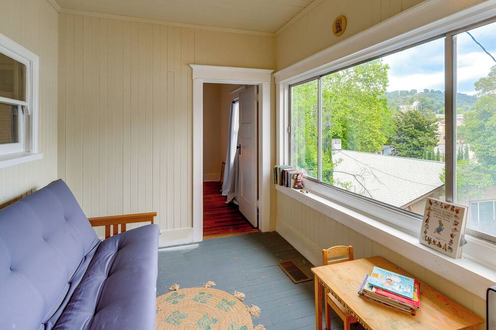 Steps to Main St! Restored Sonora Bungalow w/ Yard - Twain Harte, CA