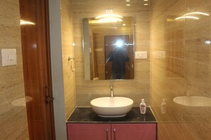 Comfort Room, Lanai | Bathroom - Ivory Inn (Tenkasi)