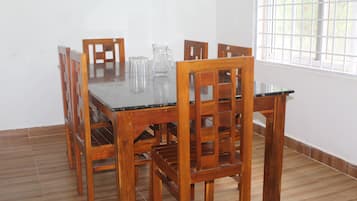Villa estándar, vistas al jardín | Restauración