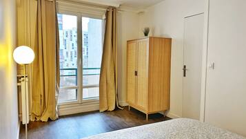 Apartemen Comfort, balkon, pemandangan kota