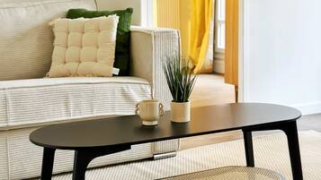 Comfort Apartment, Balcony, City View | Living area