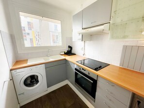 Appartement Confort, balcon, vue ville | Cuisine privée