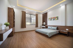 Deluxe Double Room, 1 Queen Bed, Balcony - Happy House (Ngu Hanh Son)