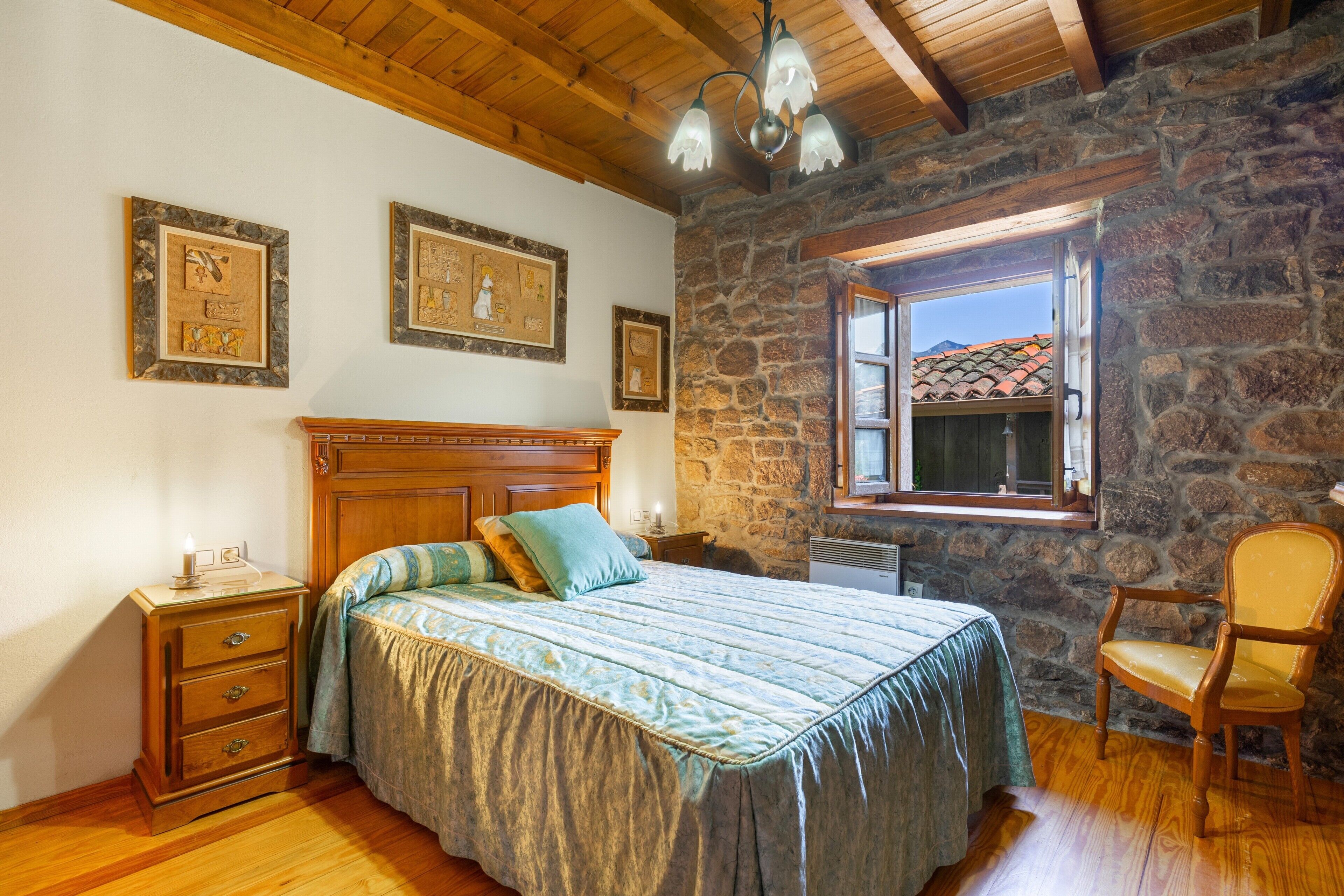 2 bedrooms, bed sheets