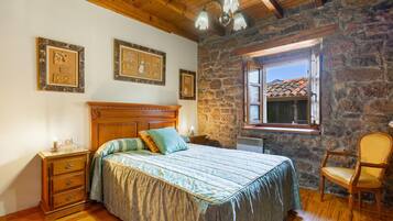 2 bedrooms, bed sheets