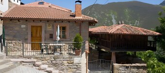 Landhaus 'Casa de Aldea La Quintana' mit Bergblick