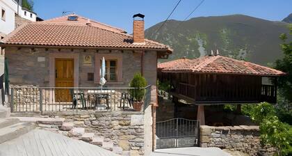 Country House 'Casa de Aldea La Quintana' with Mountain Views