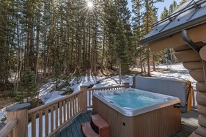 Tina de hidromasaje al aire libre