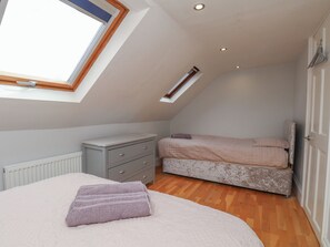 6 bedrooms, WiFi (free), individually decorated, individually furnished - Reighton House (Filey)