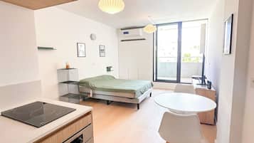 1 habitación, tabla de planchar con plancha, wifi y ropa de cama