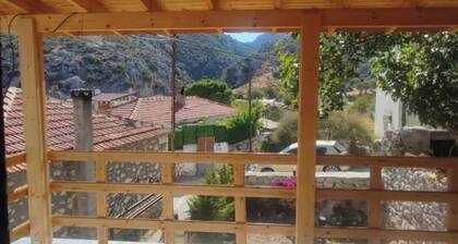 Cozy 2-bedroom house in peaceful Karaburun with AC