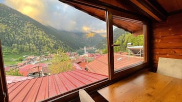 Comfort Triple Room, Lake View | Dining