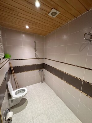 Deluxe Condo, Lake View | Bathroom | Slippers
