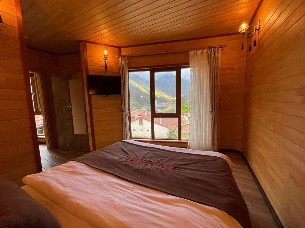 Luxury Apartment, Lake View | In-room safe, soundproofing, iron/ironing board, free WiFi