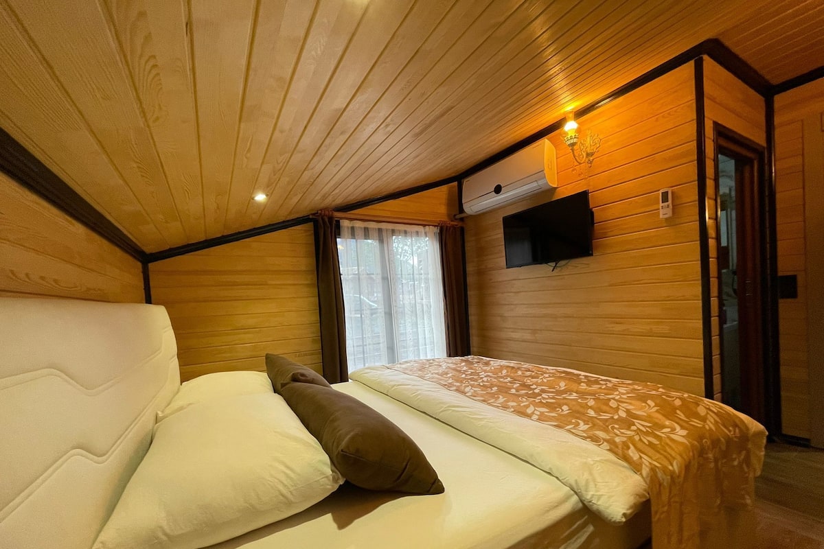 Junior Condo, City View | In-room safe, soundproofing, iron/ironing board, free WiFi