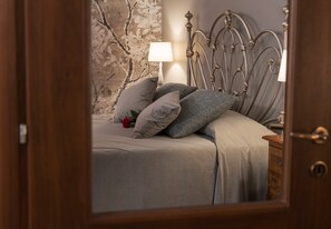 1 bedroom, iron/ironing board, WiFi, bed sheets - Apartment 'Mood' with Private Terrace, Wi-Fi and Air Conditioning (Verona)