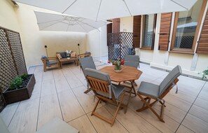 Outdoor dining - Apartment 'Mood' with Private Terrace, Wi-Fi and Air Conditioning (Verona)