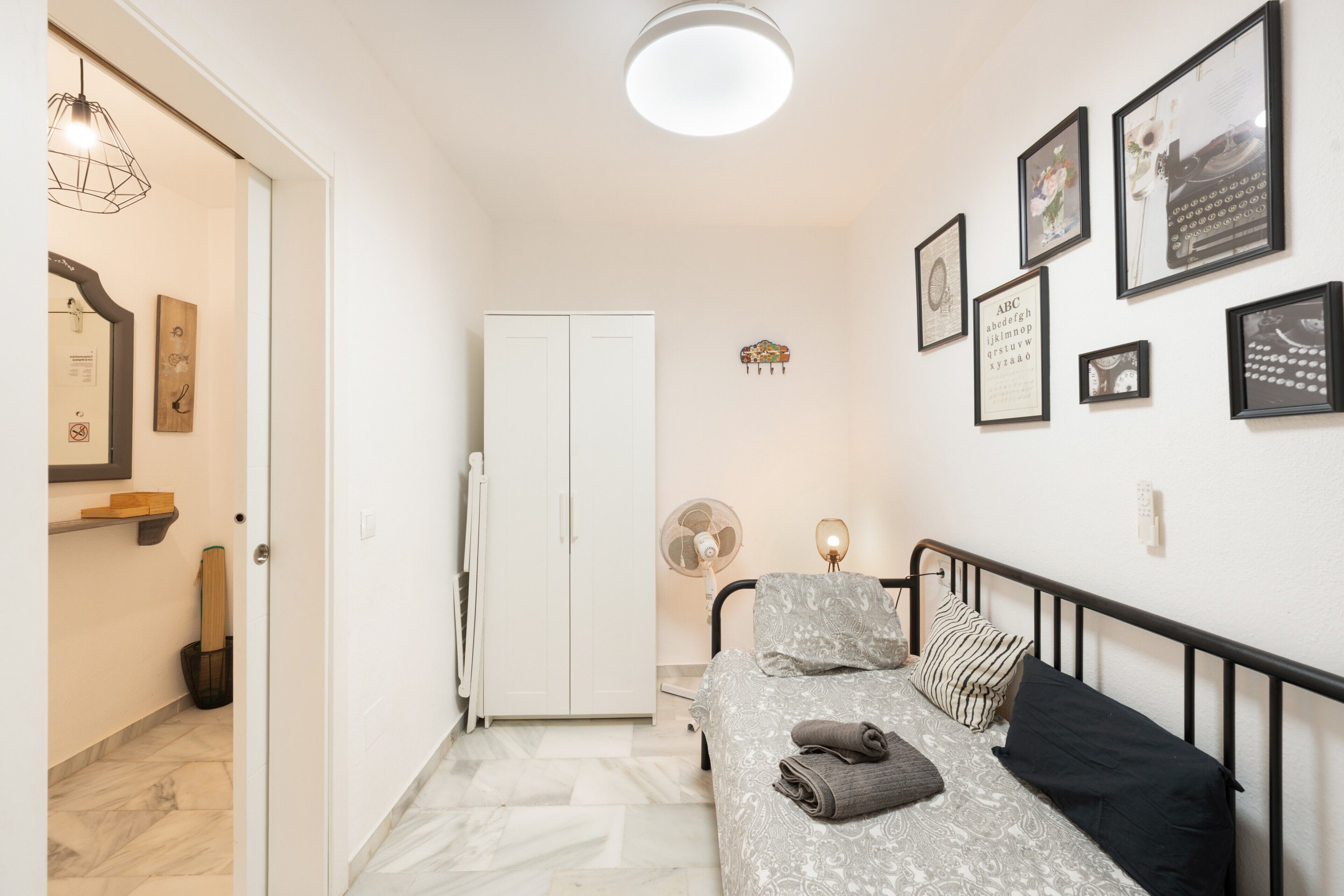 Iron/ironing board, WiFi, bed sheets
