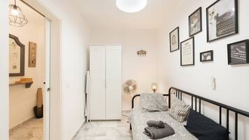 Iron/ironing board, WiFi, bed sheets