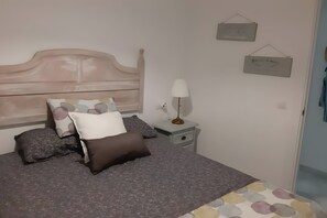 Iron/ironing board, WiFi, bed sheets - Apartment 'Casa Bonita Estepona' with Wi-Fi (Estepona)