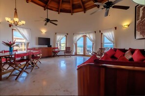 Smart TV - Beach front, reef view, sleeps 6 (San Pedro - North)