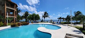 Pool - Beach front, reef view, sleeps 6 (San Pedro - North)